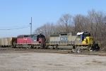 CSX 8869 and HLCX 6084